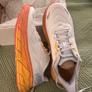 Arahi 6 Hoka everyday running shoe 1123195